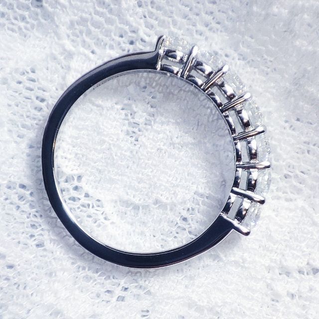 僅か難　17号弱 セブンストーン モアサナイト リング 最高級Ｄカラー 指輪 レディースのアクセサリー(リング(指輪))の商品写真