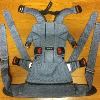 ベビービョルン(BABYBJORN)のベビービョルン　抱っこ紐　ベビーキャリアONE＋　ダークブルー　メッシュ素材(抱っこひも/おんぶひも)