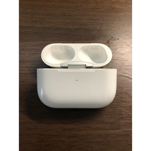 Apple(アップル)のApple Airpods Pro 純正品　(右耳のみジャンク品) スマホ/家電/カメラのオーディオ機器(ヘッドフォン/イヤフォン)の商品写真