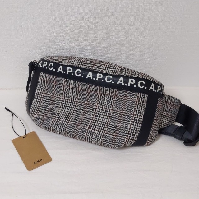 A.P.C(アーペーセー)のyukari様　a.p.c アーペーセー ウエストバッグ　チェック柄 レディースのバッグ(ボディバッグ/ウエストポーチ)の商品写真