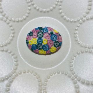 ミナペルホネン　楕円　ブローチ　刺繍　チャーム　コサージュ　ハンドメイド(ブローチ/コサージュ)