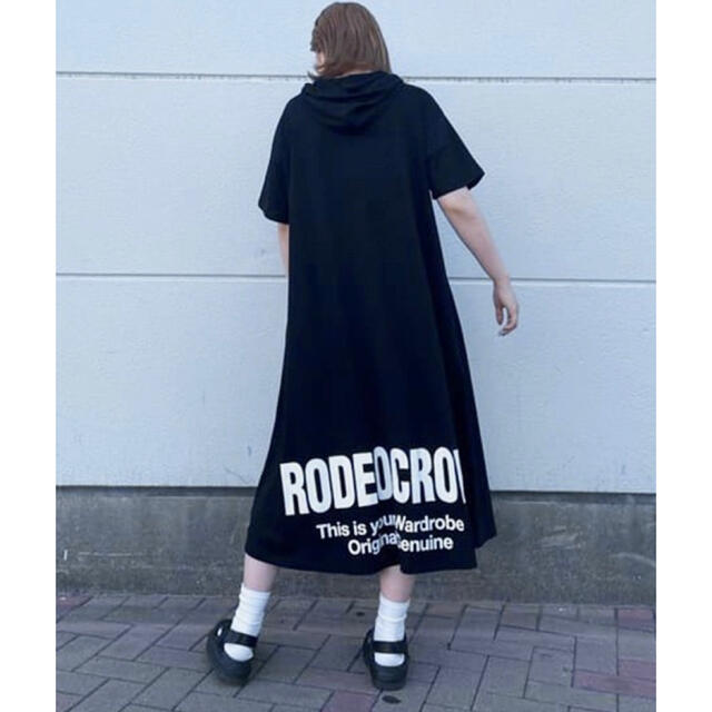 RODEO CROWNS WIDE BOWL(ロデオクラウンズワイドボウル)のロデオ ★ フレアフードTシャツワンピース（ブラック） レディースのワンピース(ロングワンピース/マキシワンピース)の商品写真