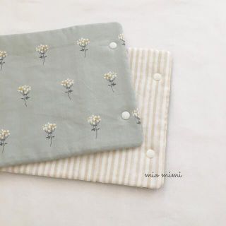 ◯ハンドメイド◯抱っこ紐よだれカバー　mini flower×ストライプ (外出用品)