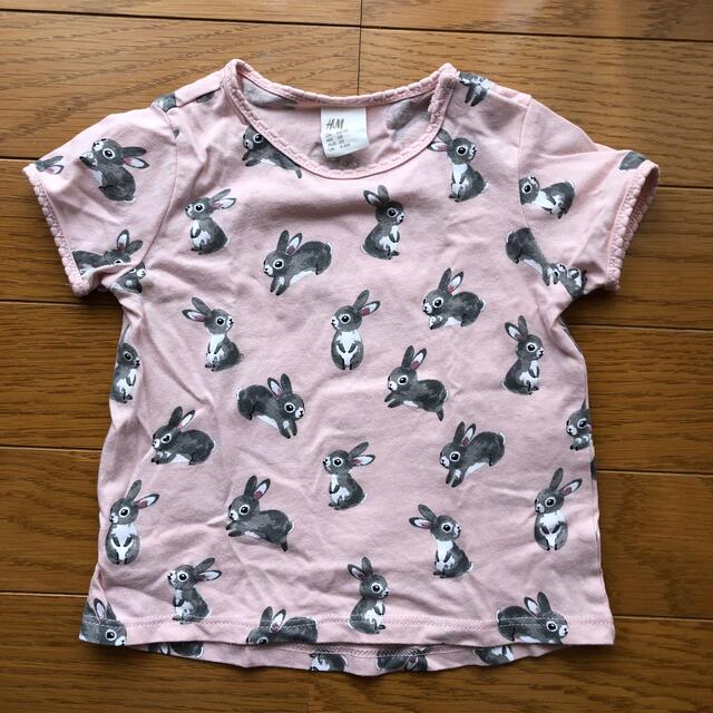 H&M(エイチアンドエム)のウサギ柄のTシャツ キッズ/ベビー/マタニティのベビー服(~85cm)(Ｔシャツ)の商品写真