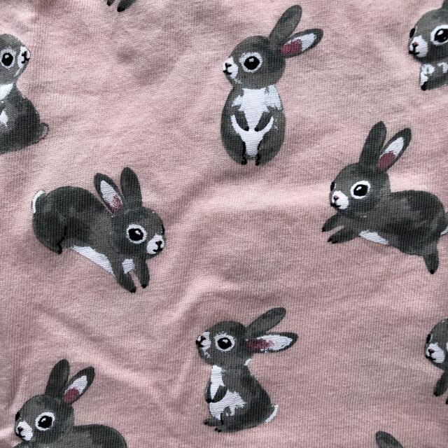 H&M(エイチアンドエム)のウサギ柄のTシャツ キッズ/ベビー/マタニティのベビー服(~85cm)(Ｔシャツ)の商品写真