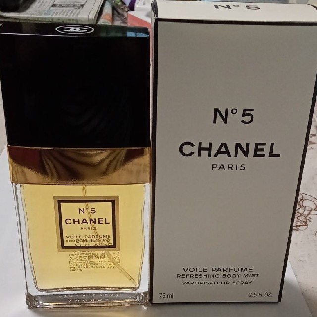 CHANEL(シャネル)のCHANEL No5ヴォワルパフメ　ボディ用 コスメ/美容のボディケア(ボディローション/ミルク)の商品写真