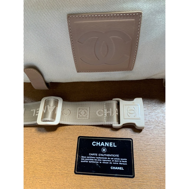 CHANEL(シャネル)のシャネル  CHANELロゴがいっぱいの大きめバッグ レディースのバッグ(ショルダーバッグ)の商品写真