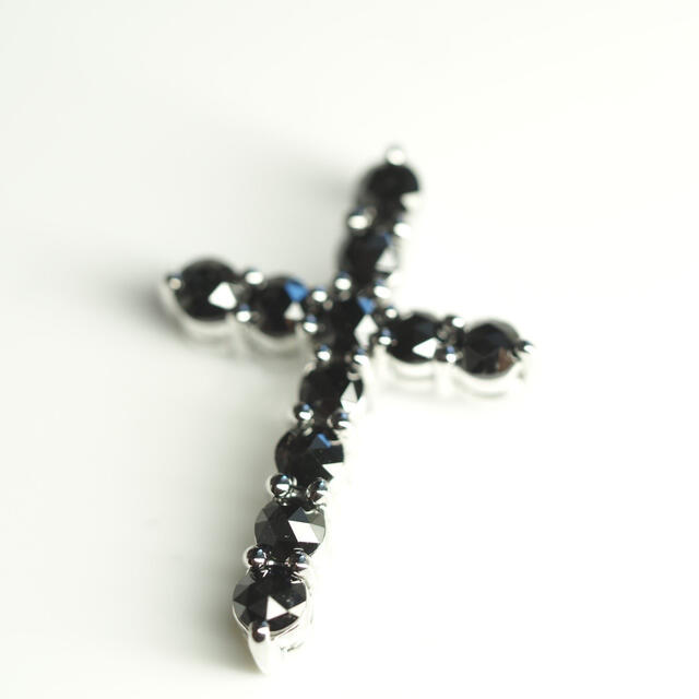 ii 天然ブラックダイヤ クロスペンダントトップ K14WG D1.50ct 最も