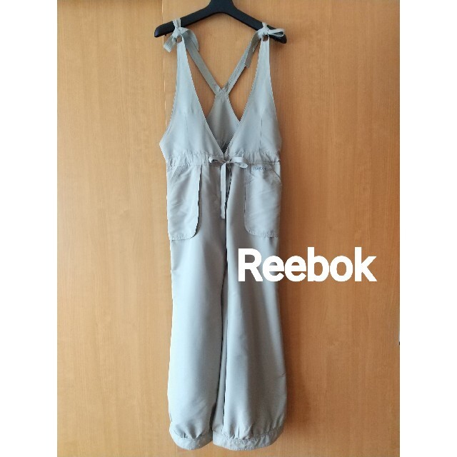 Reebok(リーボック)のらんママ様専用♪Reebok★ゆったりベージュサロペット レディースのパンツ(サロペット/オーバーオール)の商品写真