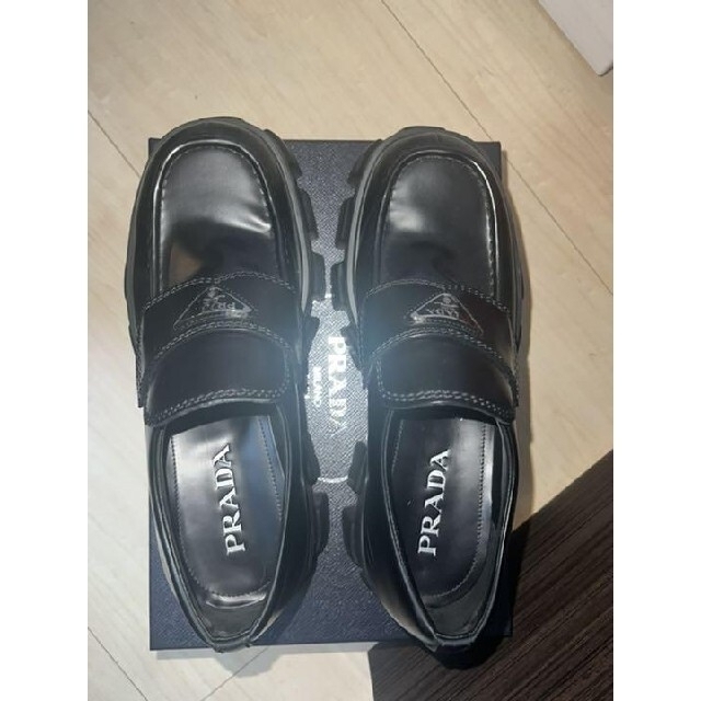 選ぶなら PRADA - PRADA プラダ ローファー 7.5 ブラッシュドレザー