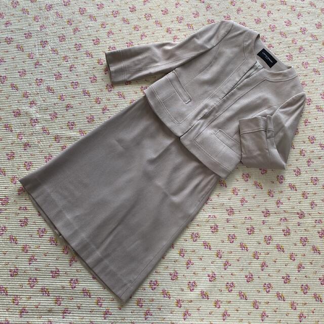 ノーカラー スカートスーツ ユナイテッドアローズ 36 W66 ベージュ DMW-