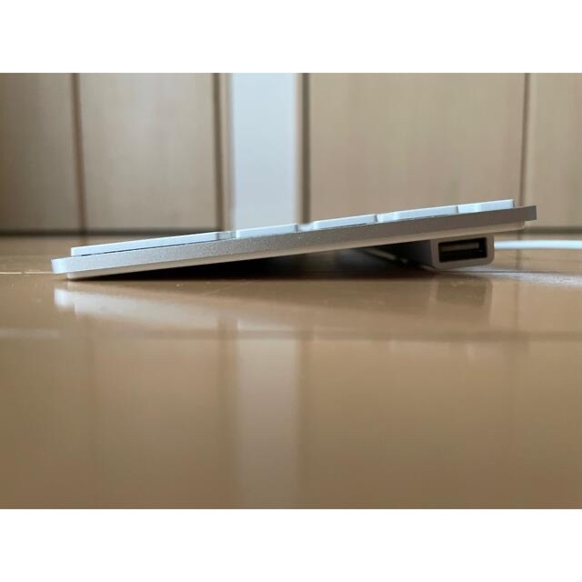 Apple(アップル)のMac キーボード　テンキー付き　有線　クリーニングクロス,ステッカーセット スマホ/家電/カメラのPC/タブレット(PC周辺機器)の商品写真