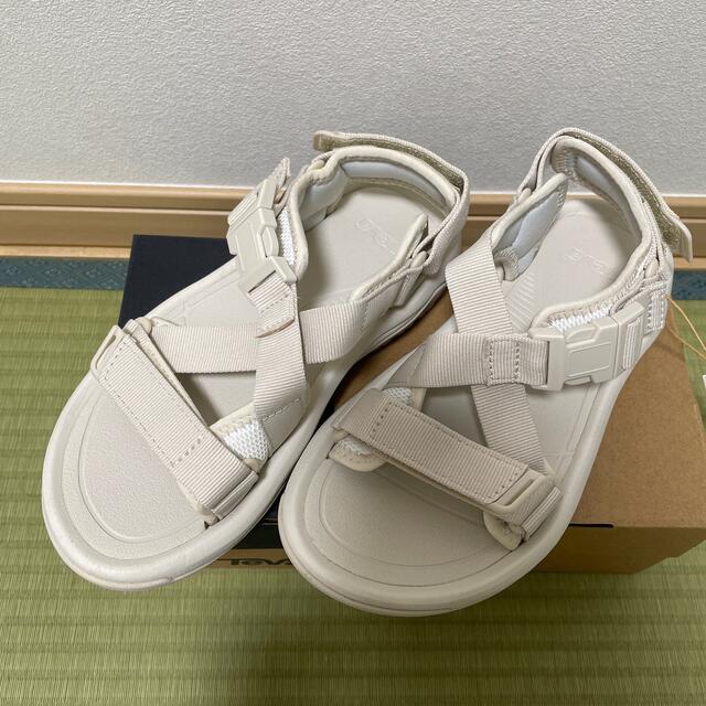 Teva(テバ)の新品♡Teva ハリケーン　サンダル　ライトベージュ レディースの靴/シューズ(サンダル)の商品写真