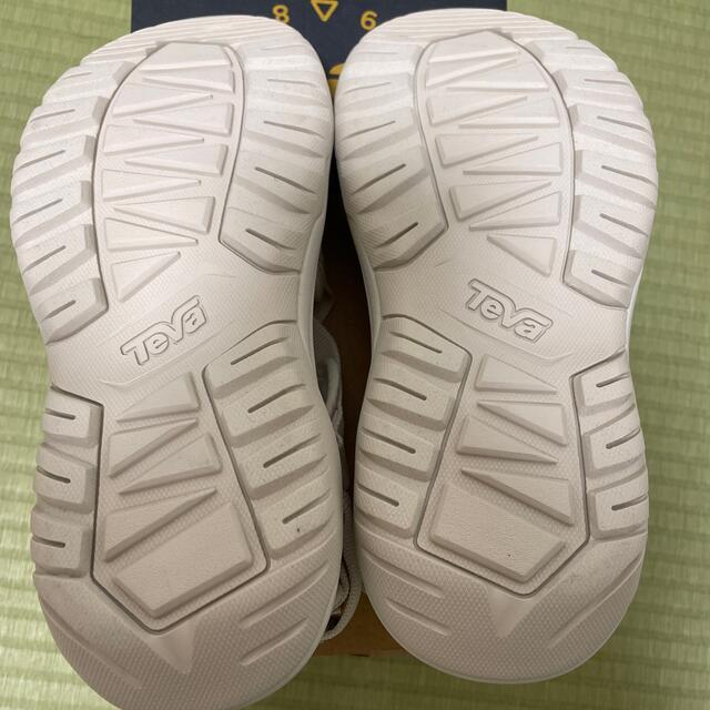 Teva(テバ)の新品♡Teva ハリケーン　サンダル　ライトベージュ レディースの靴/シューズ(サンダル)の商品写真