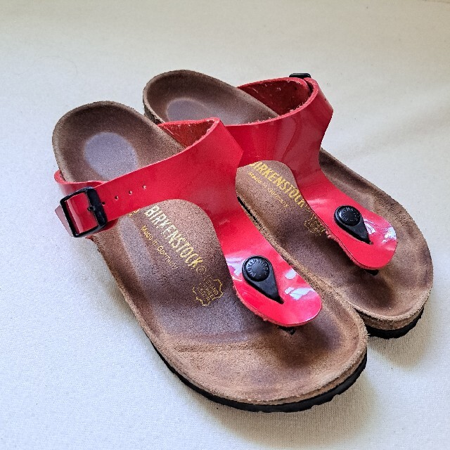 BIRKENSTOCK(ビルケンシュトック)のBIRKENSTOCK　ビルケンシュトック　gizeh　red レディースの靴/シューズ(サンダル)の商品写真