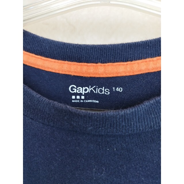 GAP(ギャップ)のGAP  140ブラックTシャツ キッズ/ベビー/マタニティのキッズ服男の子用(90cm~)(Tシャツ/カットソー)の商品写真