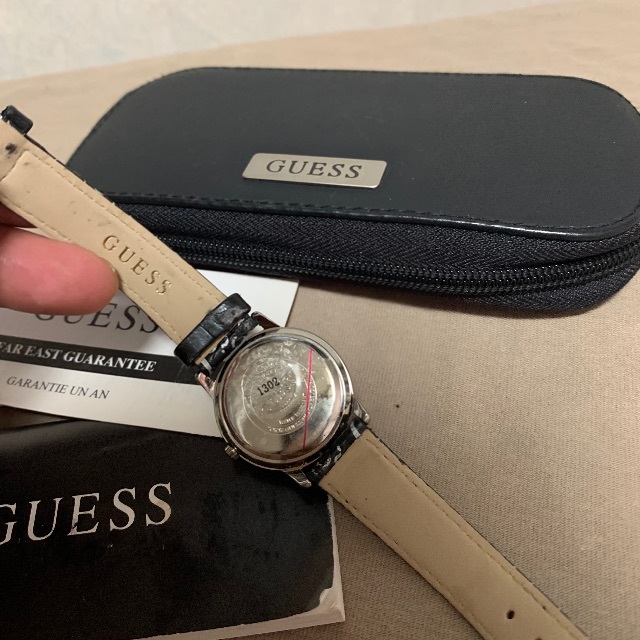 GUESS - ヴィンテージ guess 腕時計 稼働中の通販 by BOB shop｜ゲス