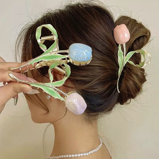 プラム様専用♥︎︎ヘアクリップ♥︎︎すずらん・クロス  ピンク　ブルー　韓国 レディースのヘアアクセサリー(バレッタ/ヘアクリップ)の商品写真