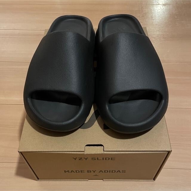 adidas(アディダス)のyeezy slide onyx 27.5cm adidas 黒 メンズの靴/シューズ(サンダル)の商品写真