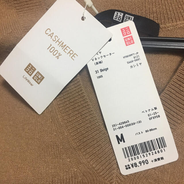 UNIQLO(ユニクロ)のカシミヤ　Vネック　セーター　100%    M レディースのトップス(ニット/セーター)の商品写真