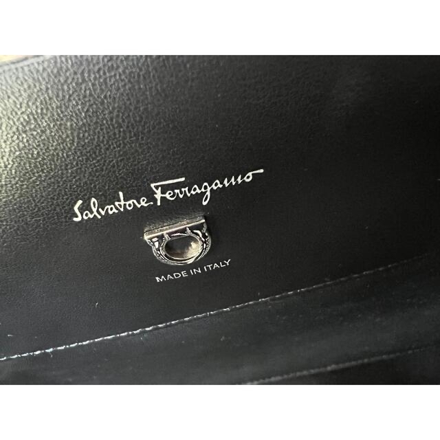 Salvatore Ferragamo(サルヴァトーレフェラガモ)の新品未使用【Salvatore Ferragamo】STUDIO BAG レディースのバッグ(ハンドバッグ)の商品写真