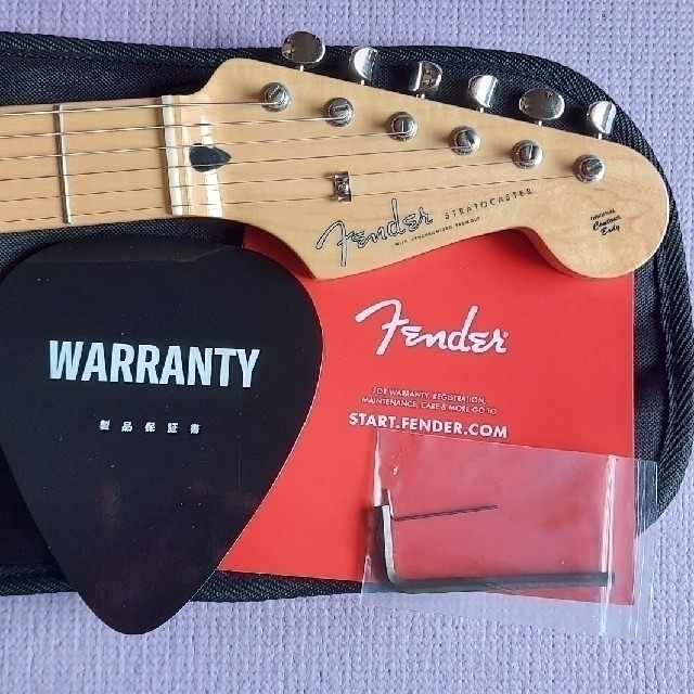 Fender(フェンダー)のFender Hybrid II Stratocaster + Xviveおまけ 楽器のギター(エレキギター)の商品写真