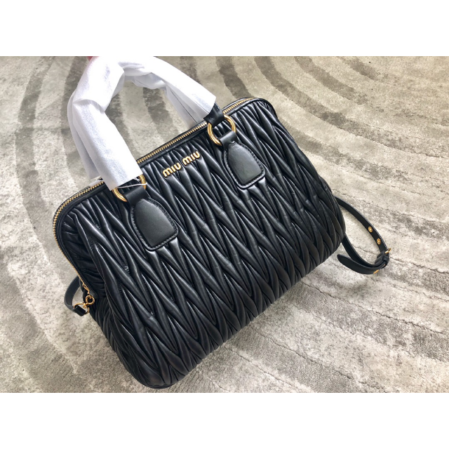 新品未使用 miumiu マテラッセ レザー トップハンドル バッグ