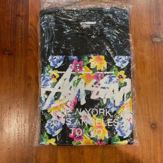 ステューシー(STUSSY)のステューシー　Tシャツ　花柄(Tシャツ/カットソー(半袖/袖なし))