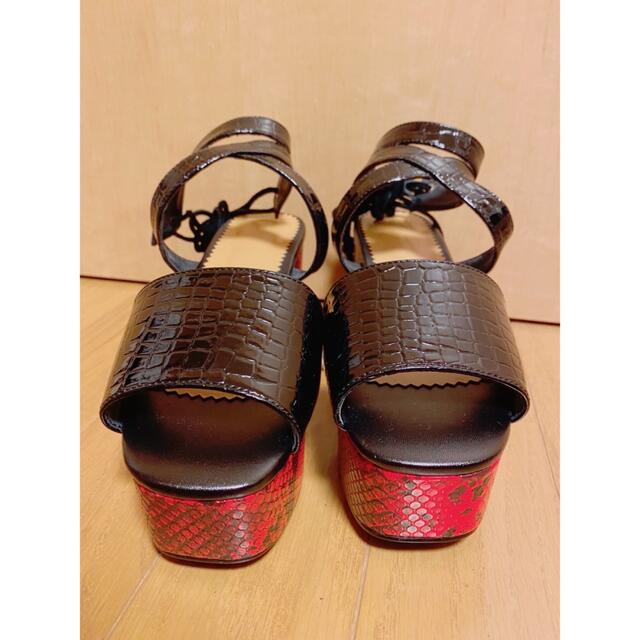 SLY(スライ)の新品　サンダル　SLY　ヘビ　パイソン　クロコダイル　厚底　レースアップ　黒　赤 レディースの靴/シューズ(サンダル)の商品写真
