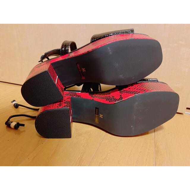 SLY(スライ)の新品　サンダル　SLY　ヘビ　パイソン　クロコダイル　厚底　レースアップ　黒　赤 レディースの靴/シューズ(サンダル)の商品写真