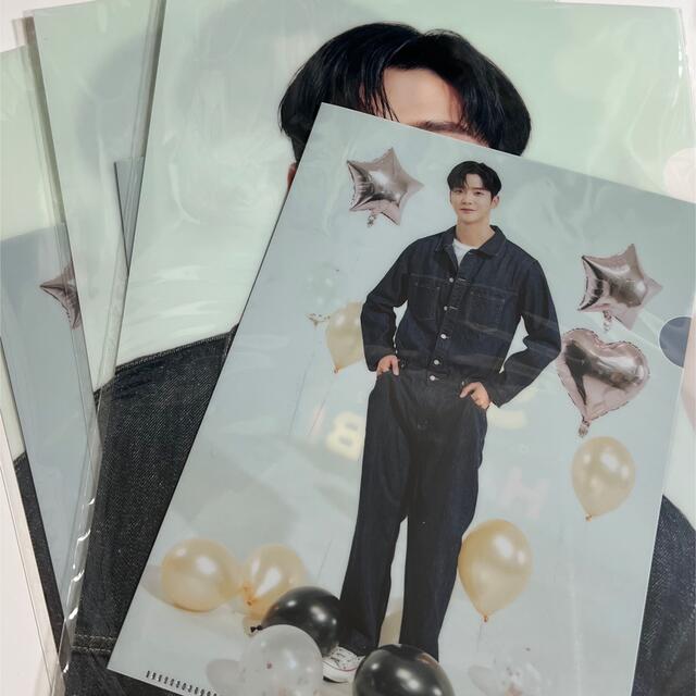 SF9ロウン君クリアファイル エンタメ/ホビーのCD(K-POP/アジア)の商品写真