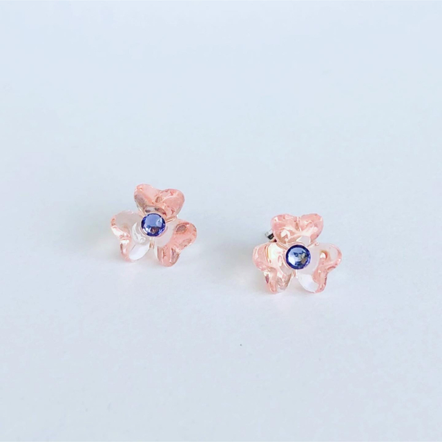 【12月誕生石】透明感あるピンクのお花のピアス‼︎ギフトにもおすすめ！ ハンドメイドのアクセサリー(ピアス)の商品写真