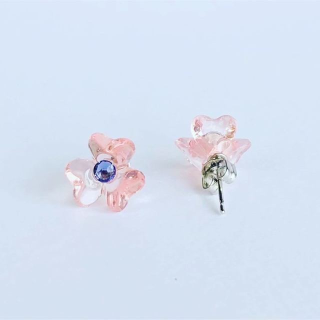 【12月誕生石】透明感あるピンクのお花のピアス‼︎ギフトにもおすすめ！ ハンドメイドのアクセサリー(ピアス)の商品写真