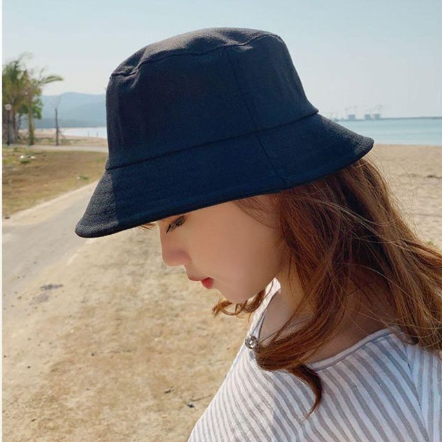 紫外線対策に！バケットハット バケハ 黒 韓国 レディース メンズ 日焼け UV レディースの帽子(ハット)の商品写真