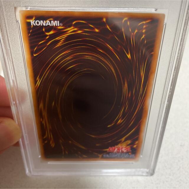 遊戯王(ユウギオウ)の遊戯王 真紅眼の黒竜　レッドアイズ・ブラックドラゴン初期　ウルトラ　psa7❗️ エンタメ/ホビーのトレーディングカード(シングルカード)の商品写真