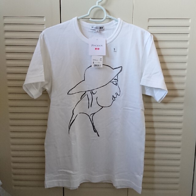 J.W.ANDERSON(ジェイダブリューアンダーソン)のタグ付き新品・未使用 】ユニクロ × JW ANDERSON Tシャツ レディースのトップス(Tシャツ(半袖/袖なし))の商品写真