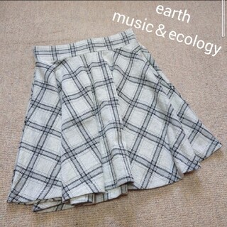 アースミュージックアンドエコロジー(earth music & ecology)のearth チェック柄 フレアスカート グレー(ひざ丈スカート)