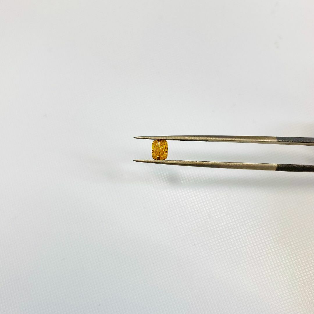 FANCY VIVID YELLOW ORANGE 0.50ct CU レディースのアクセサリー(その他)の商品写真