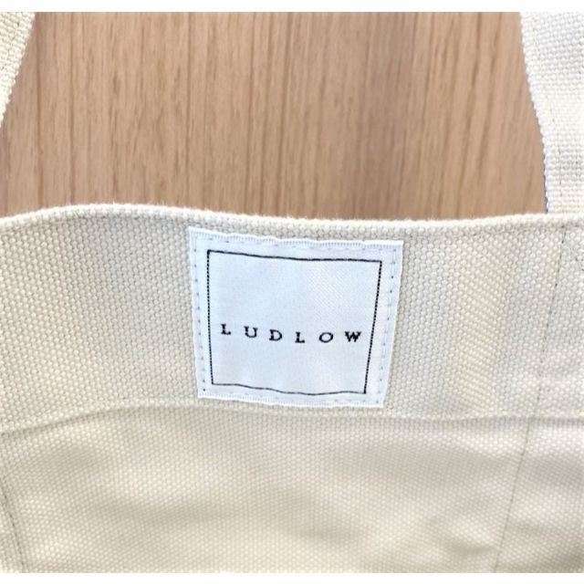 LUDLOW(ラドロー)の専用☆LUDLOW☆チェーンモチーフバッグ☆グレー×ベージュ☆ラドロー レディースのバッグ(トートバッグ)の商品写真