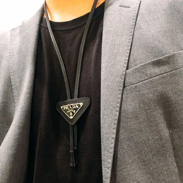 カテゴリ PRADA ループタイ ネクタイ ロゴの通販 by ACE's shop