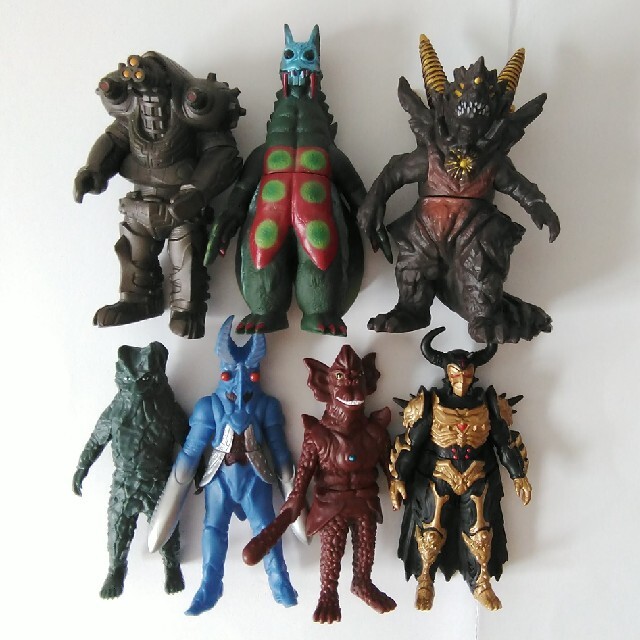 BANDAI(バンダイ)の↓値下↓ウルトラマンの怪獣ソフビ  まとめ売り エンタメ/ホビーのフィギュア(特撮)の商品写真