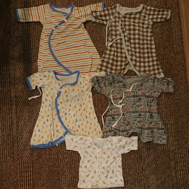 F.O.KIDS(エフオーキッズ)の新生児 短肌着1枚、コンビ肌着4枚セット キッズ/ベビー/マタニティのベビー服(~85cm)(肌着/下着)の商品写真