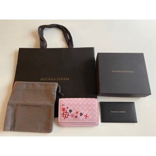 ボッテガヴェネタ(Bottega Veneta)の美品　Bottega Veneta ピンク花柄刺繍　名刺入れ(名刺入れ/定期入れ)