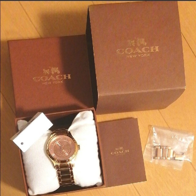 COACH(コーチ)のCOACH コーチ レディース腕時計 ゴールド ミニシグネチャー レディースのファッション小物(腕時計)の商品写真