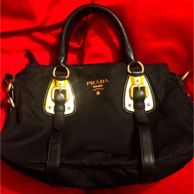 PRADA(プラダ)の【最終価格】PRADA ショルダー バッグ 2way 人気商品 美品 ゴールド レディースのバッグ(ショルダーバッグ)の商品写真