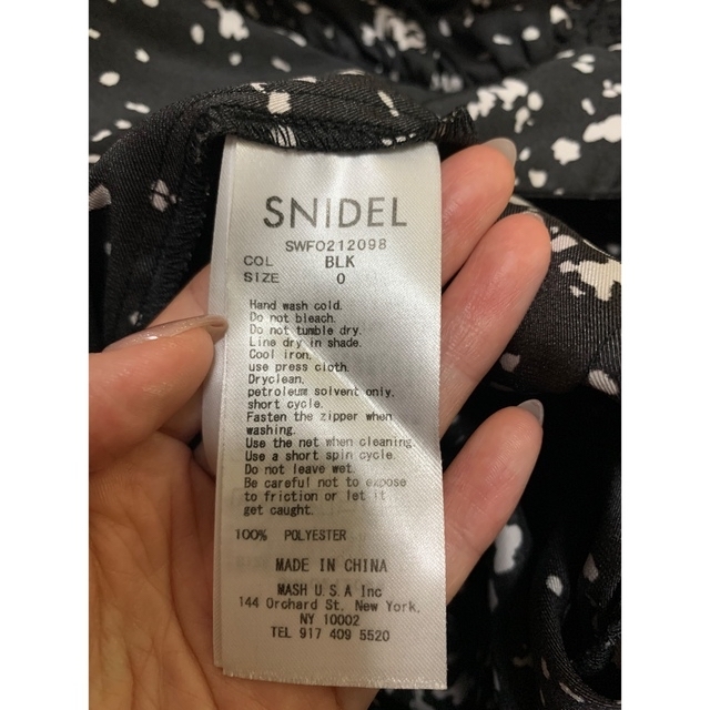 SNIDEL(スナイデル)のSNIDEL Sustainaギャザーパフスリーブワンピース BLK　0 レディースのワンピース(ロングワンピース/マキシワンピース)の商品写真