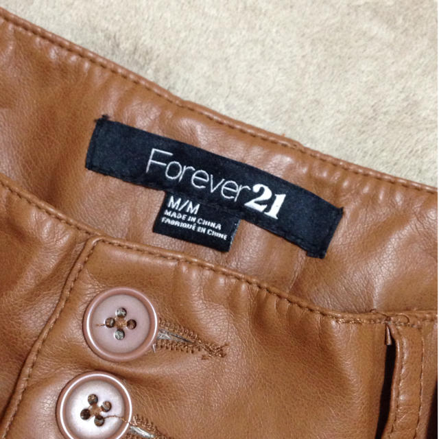 FOREVER 21(フォーエバートゥエンティーワン)のフェイクレザーパンツ♡ レディースのパンツ(ショートパンツ)の商品写真