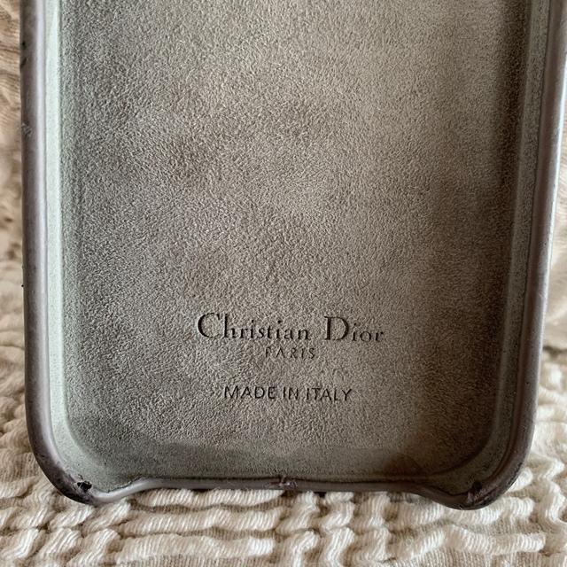 Christian Dior(クリスチャンディオール)のディオール LADY DIOR iPhone12 PROスマホケース　正規品 コスメ/美容のメイク道具/ケアグッズ(ボトル・ケース・携帯小物)の商品写真