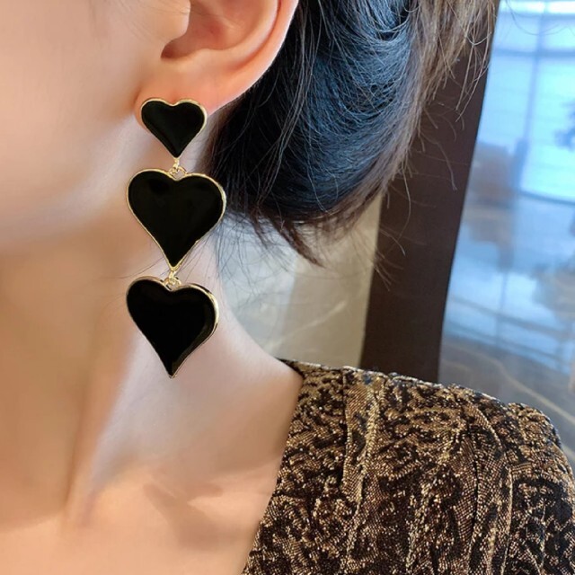 ꫛꫀꪝ◆インポートピアス◆ラスト1点要コメント◆3連ビッグハートピアス◇レッド