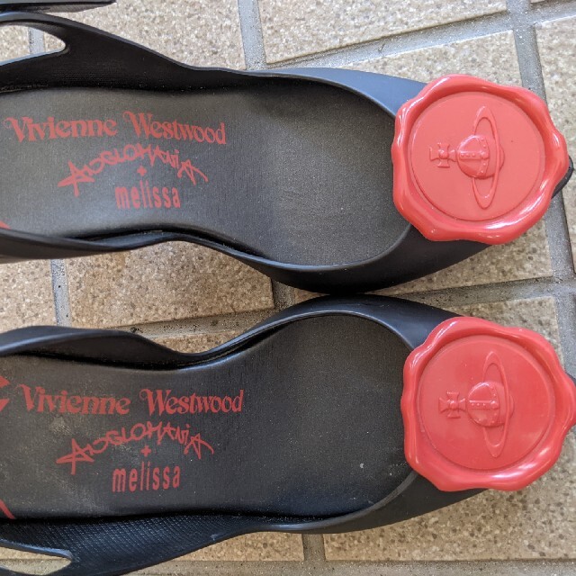 Vivienne Westwood(ヴィヴィアンウエストウッド)のヴィヴィアンウエストウッド メリッサ　パンプス　美品　ブラック　赤　22.5cm レディースの靴/シューズ(ハイヒール/パンプス)の商品写真